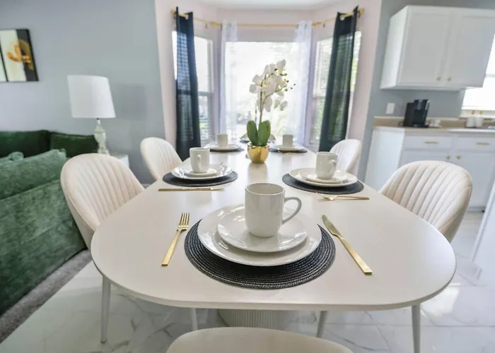 Modern Comfort Stylish 3br Getaway *