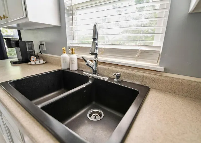 Modern Comfort Stylish 3br Getaway Loves Park