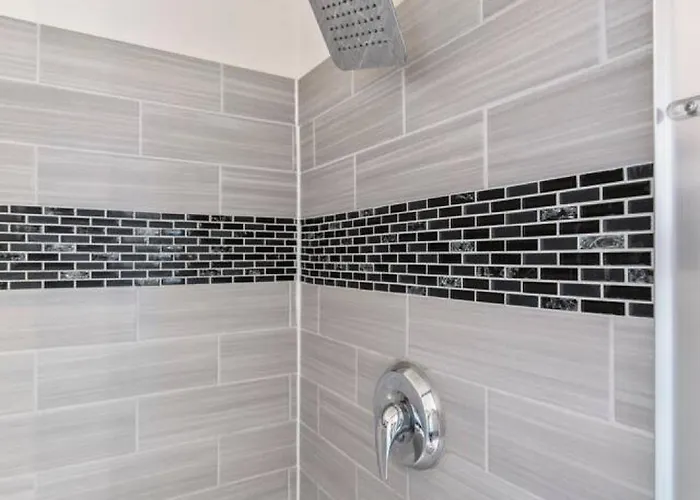 Modern Comfort Stylish 3br Getaway *