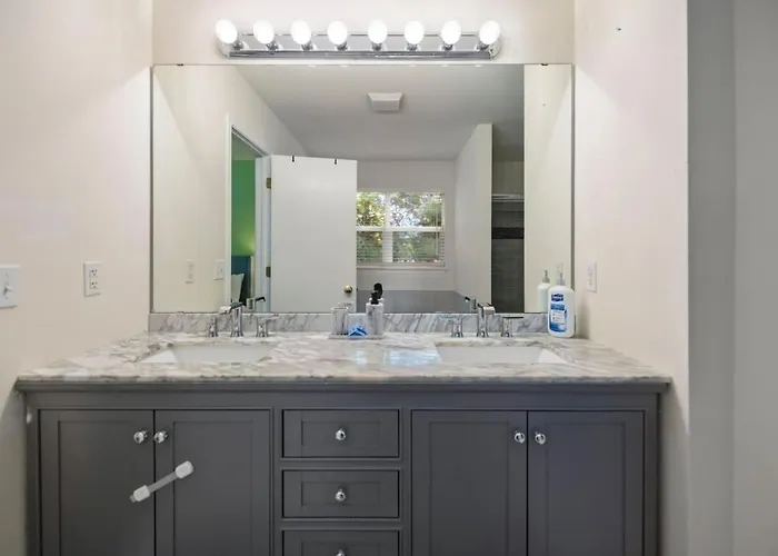 Modern Comfort Stylish 3br Getaway Ferienhaus Loves Park