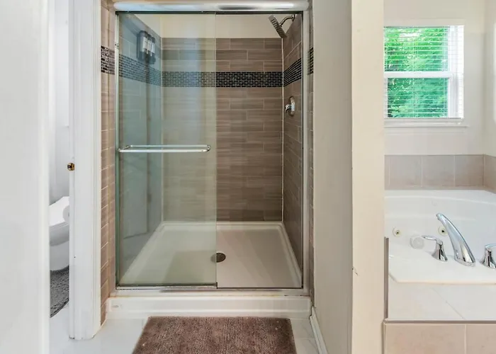 Modern Comfort Stylish 3br Getaway * Loves Park