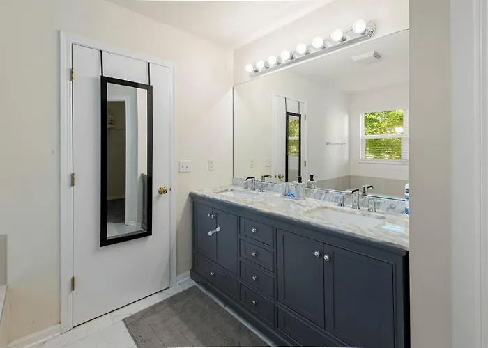 Modern Comfort Stylish 3br Getaway Ferienhaus