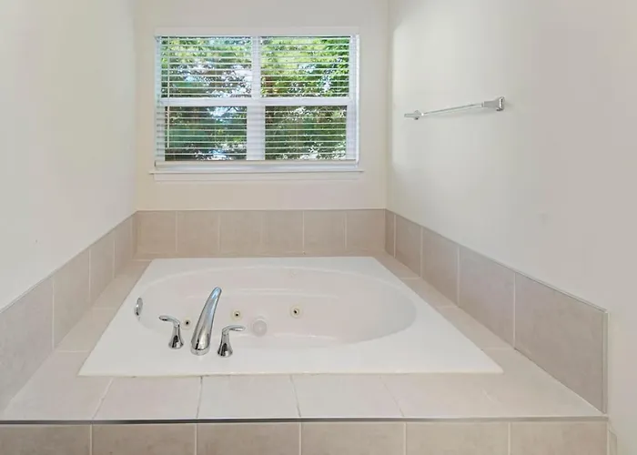 Modern Comfort Stylish 3br Getaway * Loves Park