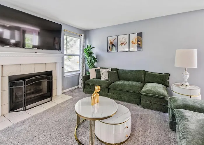 Modern Comfort Stylish 3br Getaway *