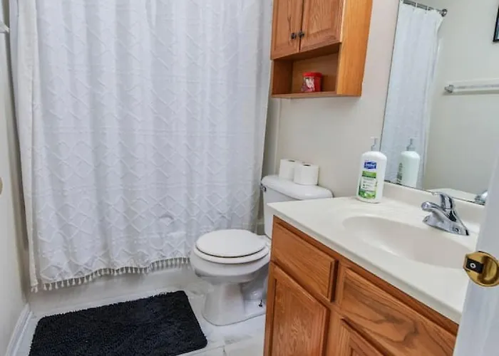 Modern Comfort Stylish 3br Getaway Loves Park